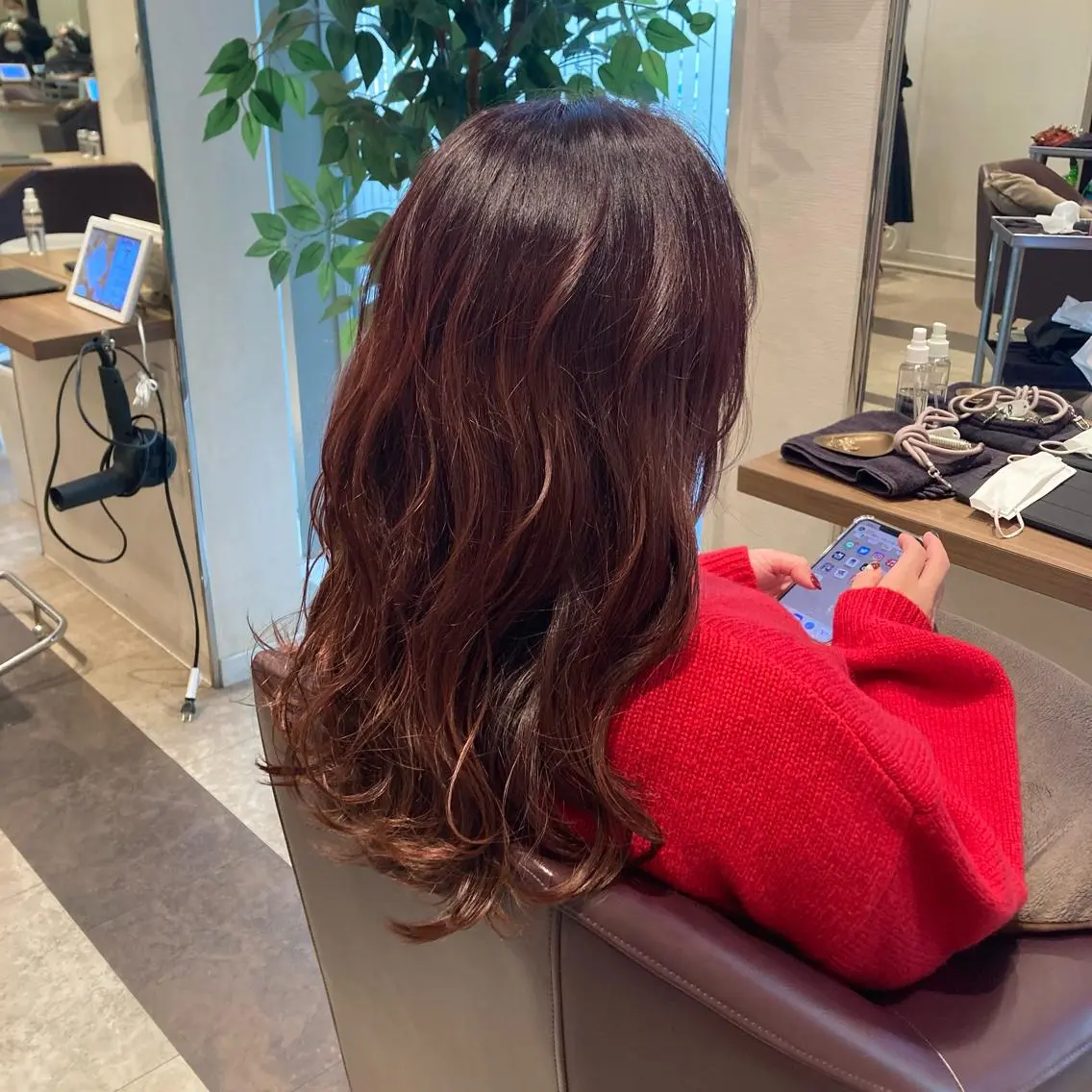 ロング カラー ヘアアレンジ レッドカラー 松岡 知のヘアスタイル