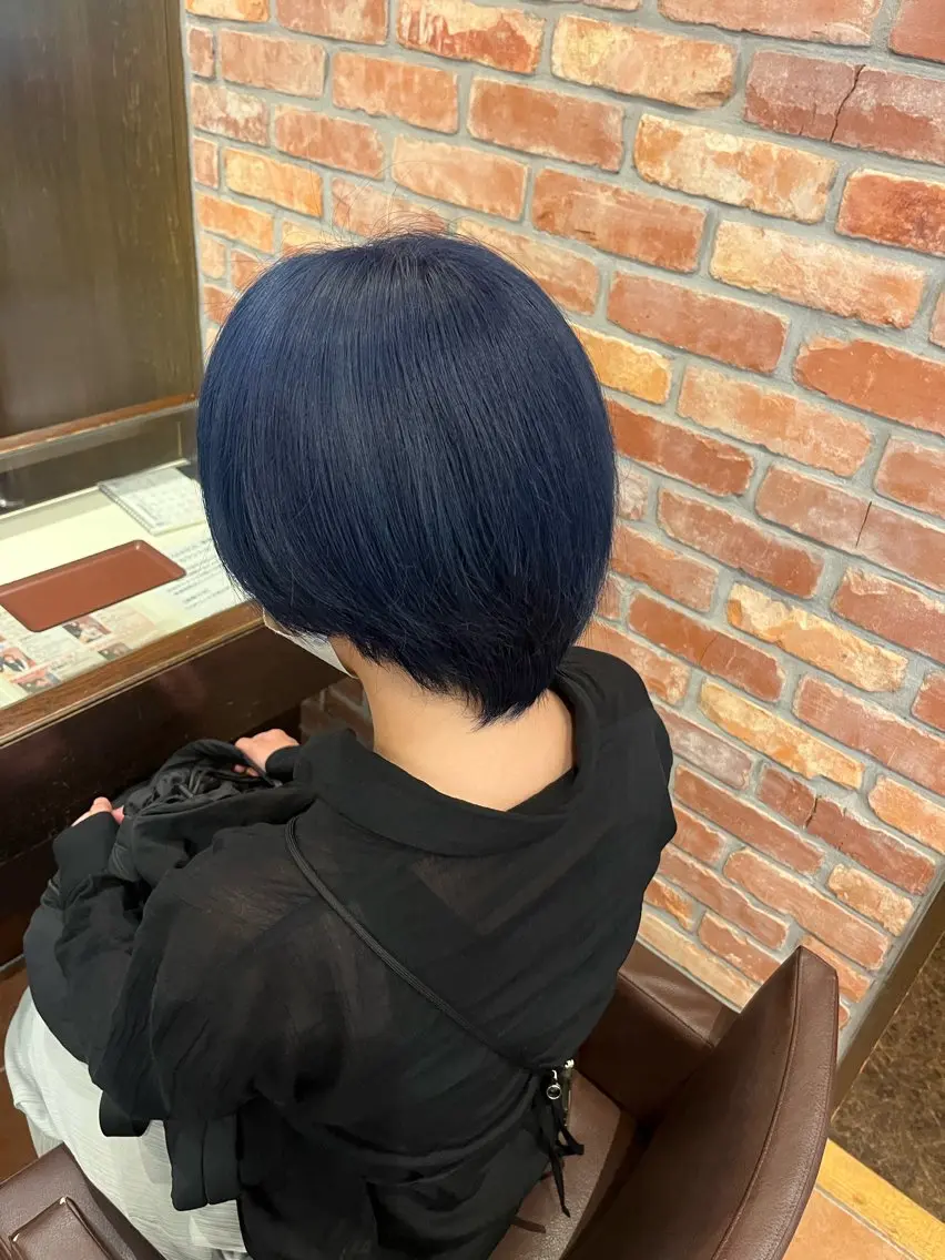 ショート カラー ブルーカラー ネイビーカラー 水野 真伽のヘアスタイル