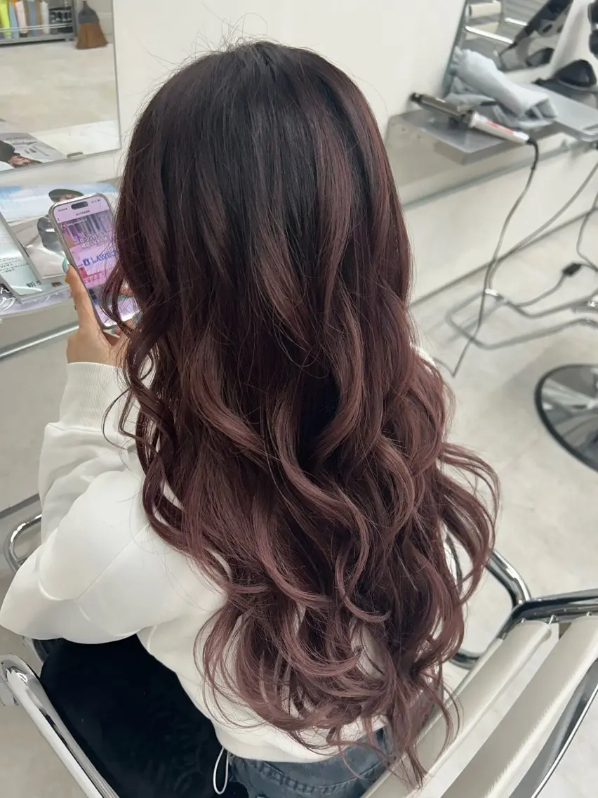 ロング カラー ヘアアレンジ バレイヤージュ ブラウンカラー レッドカラー レッドブラウン レイヤーカット 田口 莉奈のヘアスタイル