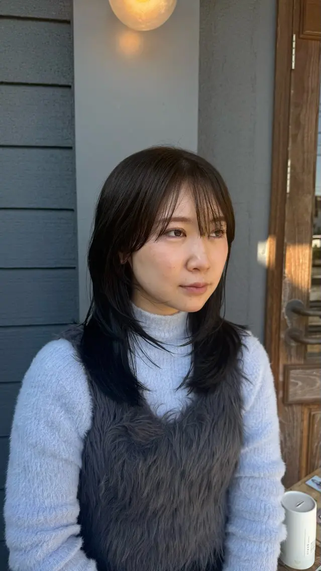 セミロング カラー 透明感カラー オリーブカラー 顔まわりレイヤー 顔周りカット 韓国風ヘア カット ヘアカラー 暖色カラー/髪質改善 /レイヤーカット/翠のヘアスタイル