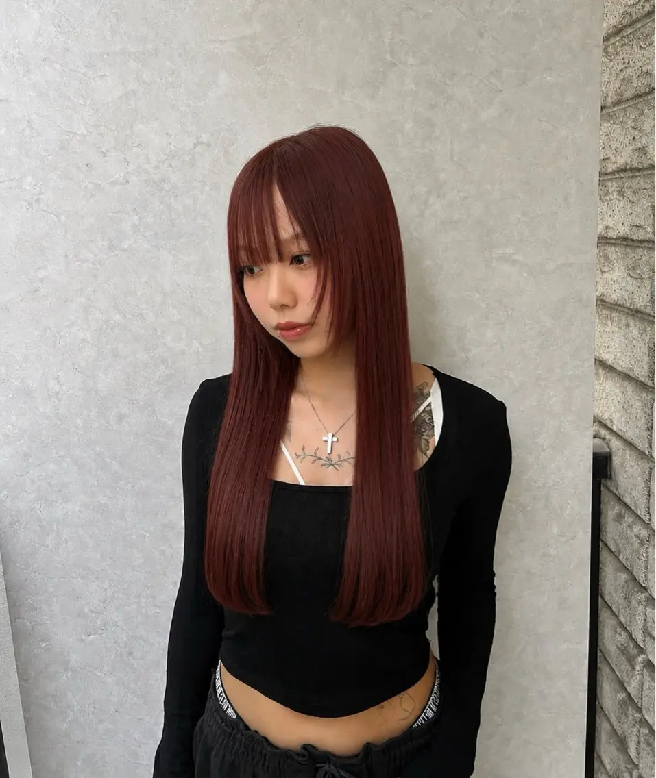 ロング カラー レッドカラー エクステ ロング カット ヘアカラー 羽エクステ/ブリーチ ⭐️KENJI⭐️のヘアスタイル