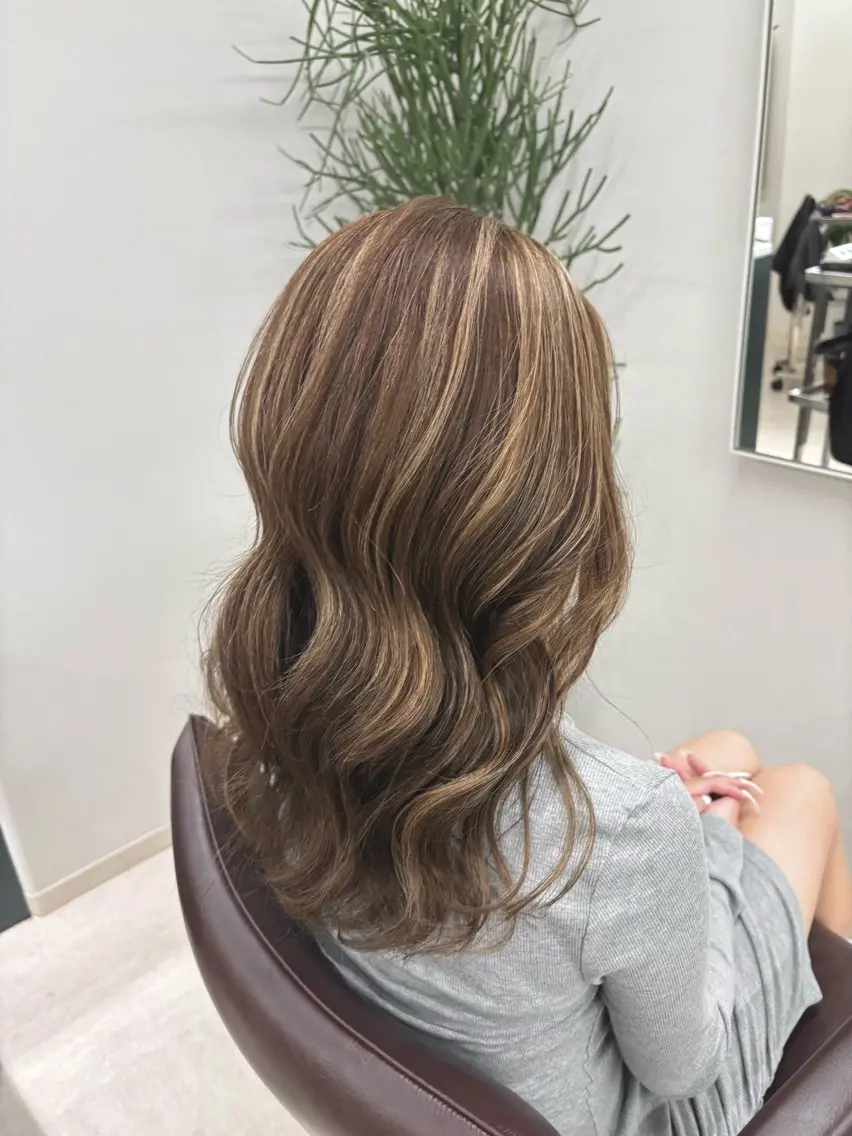 セミロング ヘアカラー hachiyama rinaのヘアスタイル