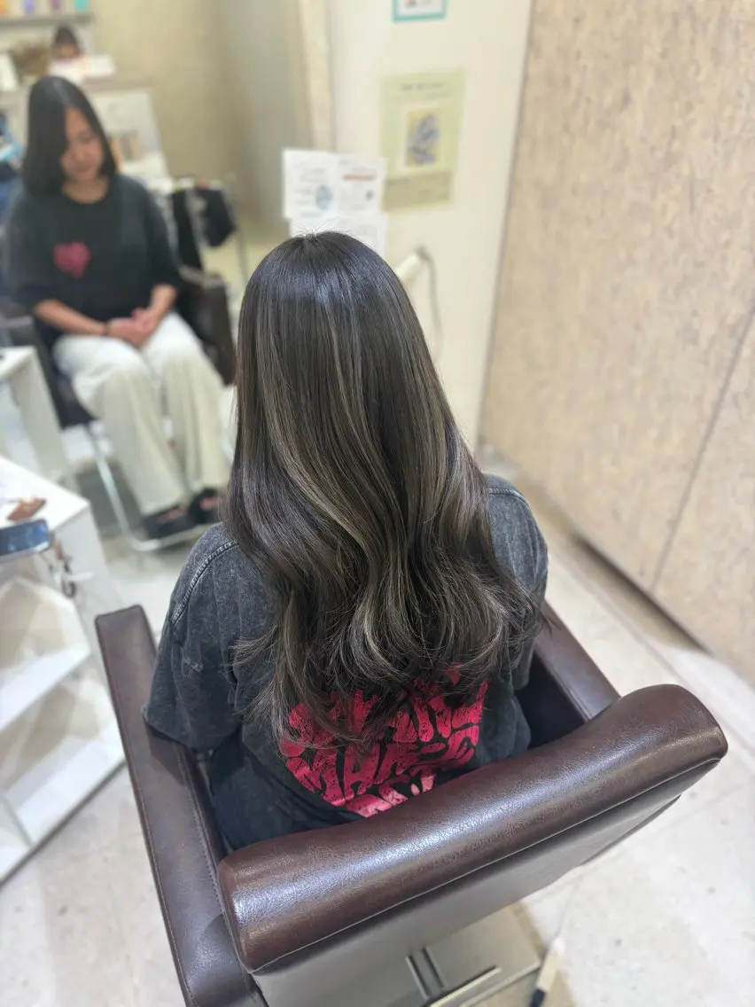 ロング ヘアカラー Lis都島/門田 夏鈴のヘアスタイル