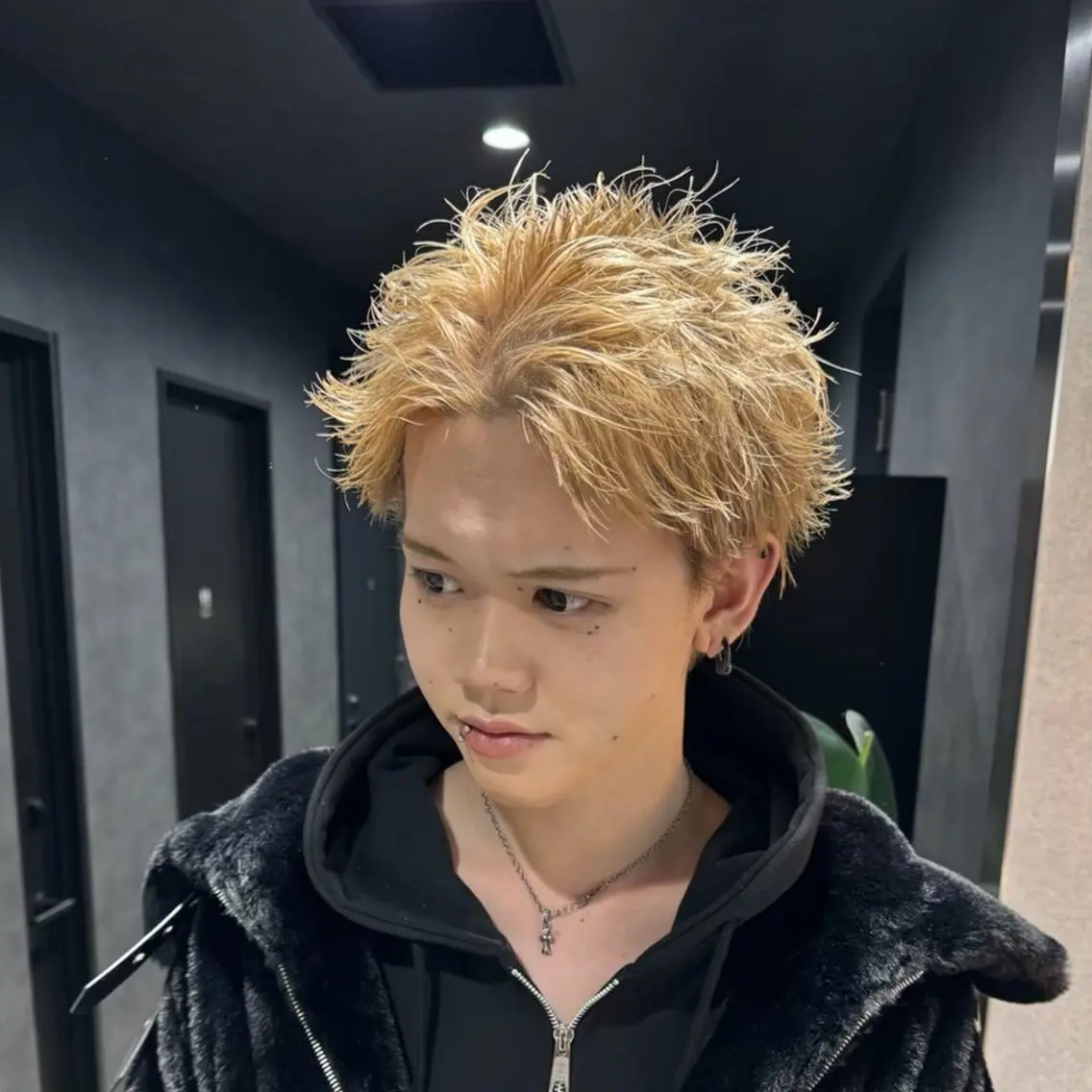 カラー メンズ スパイキーショート 磯村 翔大のヘアスタイル