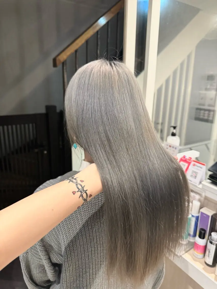 カラー 🧸艶髪ハイトーン 🍪chan🍯のヘアスタイル