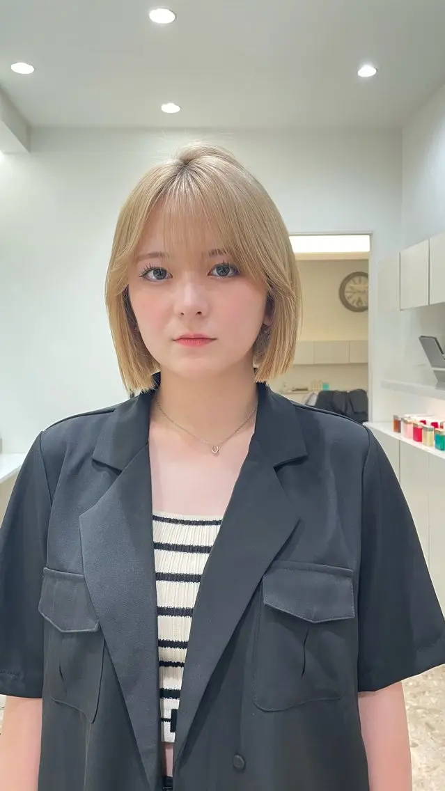 ショート カラー ヘアアレンジ 切りっぱなしボブ ベージュカラー ブリーチ ブロンド ブロンドベージュ 🌿レイヤー/ブリー チ/🌿JINのヘアスタイル