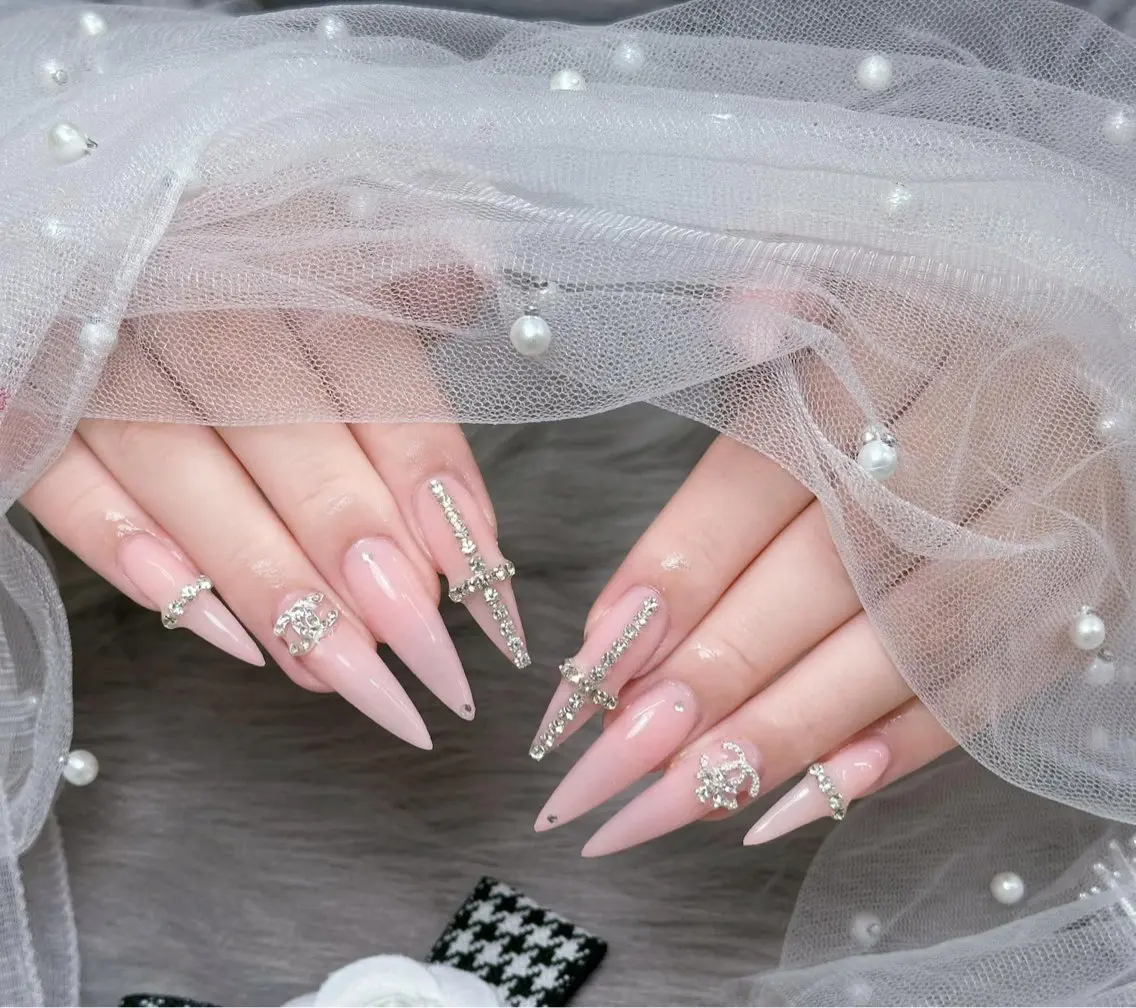 ネイル アートネイル ジェルネイル 韓国ネイル ロングネイル 持ち込み ハンドネイル ハンドケア Blingg NailStudioのネイルデザイン