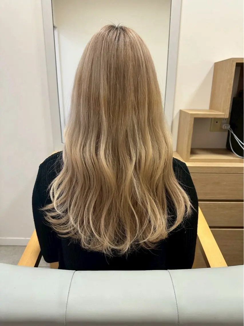 ロング カラー ブリーチ 髪質改善 トリートメント カット トリートメント 近藤 優羽のヘアスタイル