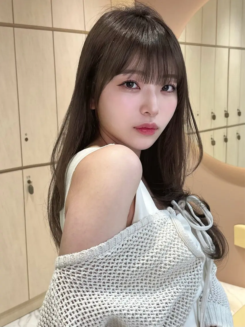 セミロング カラー 透明感カラー ダブルカラー 顔まわりレイヤー 韓国風ヘア レイヤーカット 柏崎颯刀 ボブ縮毛 ミディアムレイヤーのヘアスタイル