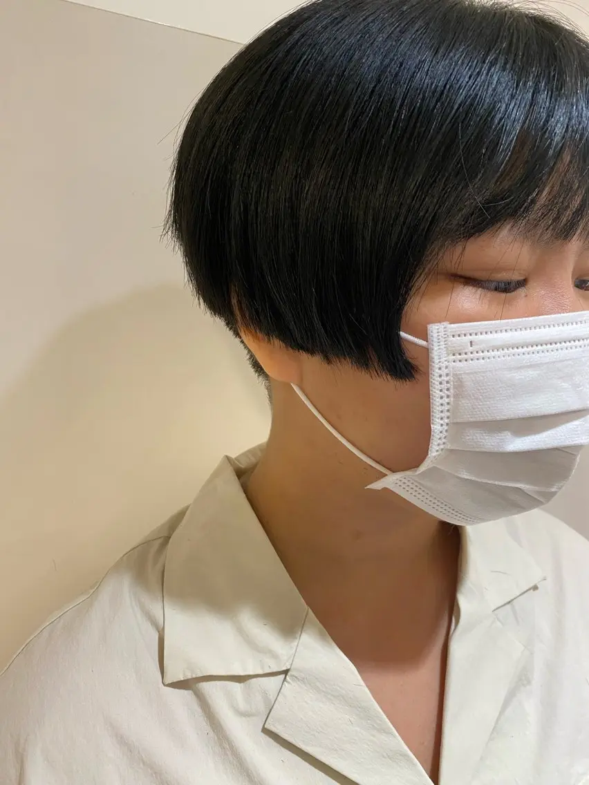 ショート カラー ハンサムショート 黒髪 ブルーカラー ブルーブラック ショートヘア 田崎 暁大のヘアスタイル