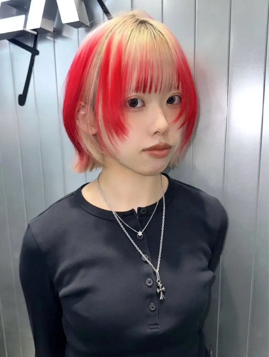ロング カラー ヘアアレンジ 艶カラー/ハイトーン /レイヤーカットのヘアスタイル