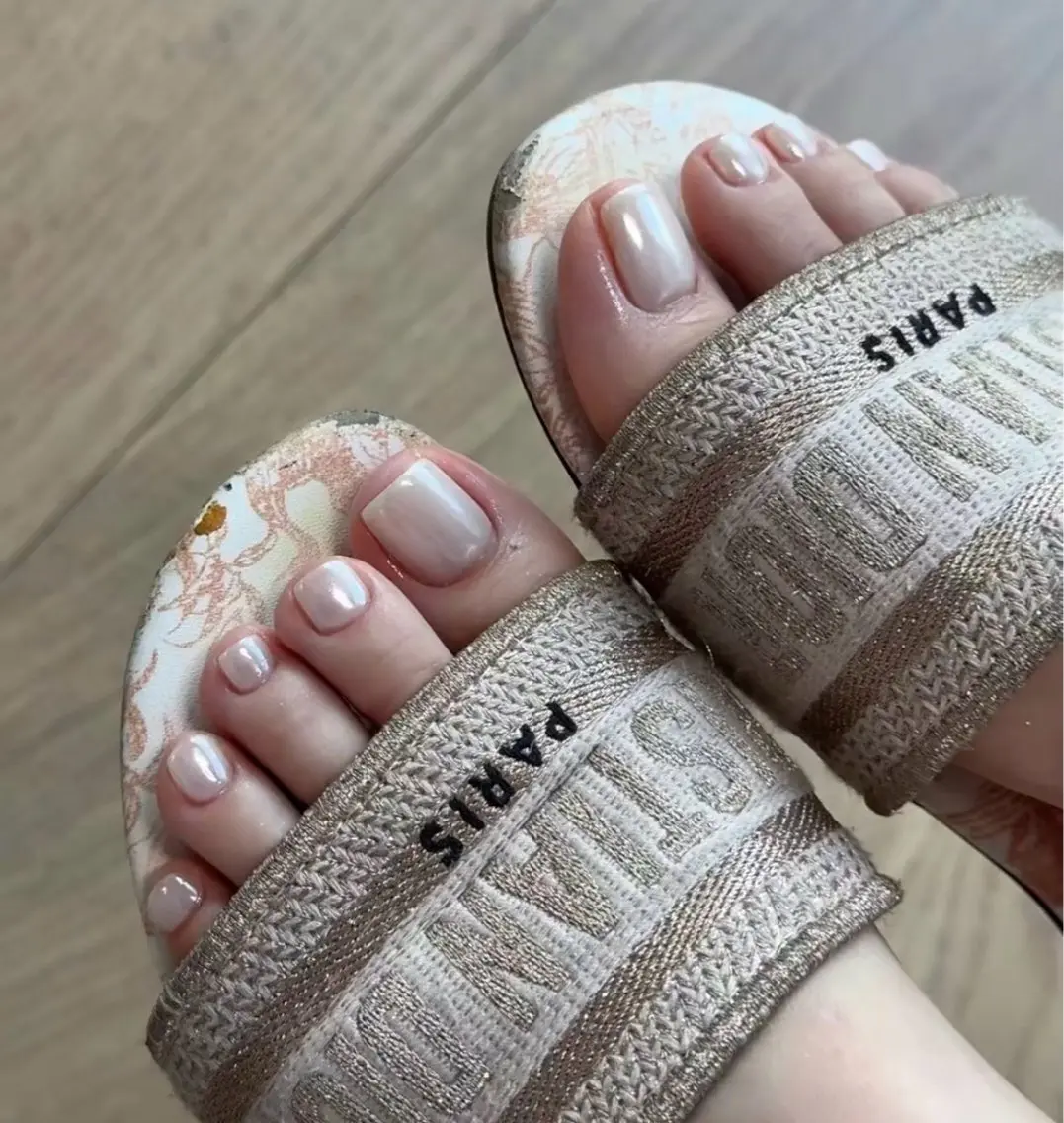 ネイル アートネイル オーロラネイル チークネイル フレンチネイル ガラスフレンチ フットネイル 🎀YooLi Nail salonのネイルデザイン