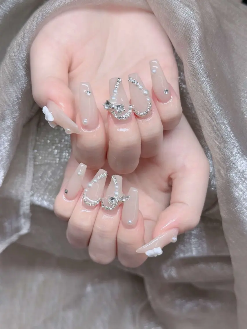 ネイル フレンチネイル ジェルネイル ガラスフレンチ ハロウィン ハート H.baby Nail Salonのネイルデザイン