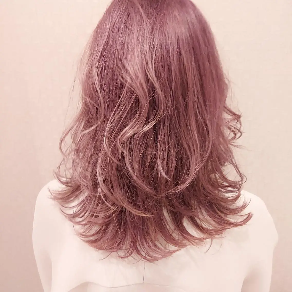 セミロング カラー ピンクカラー 大橋 弘一のヘアスタイル