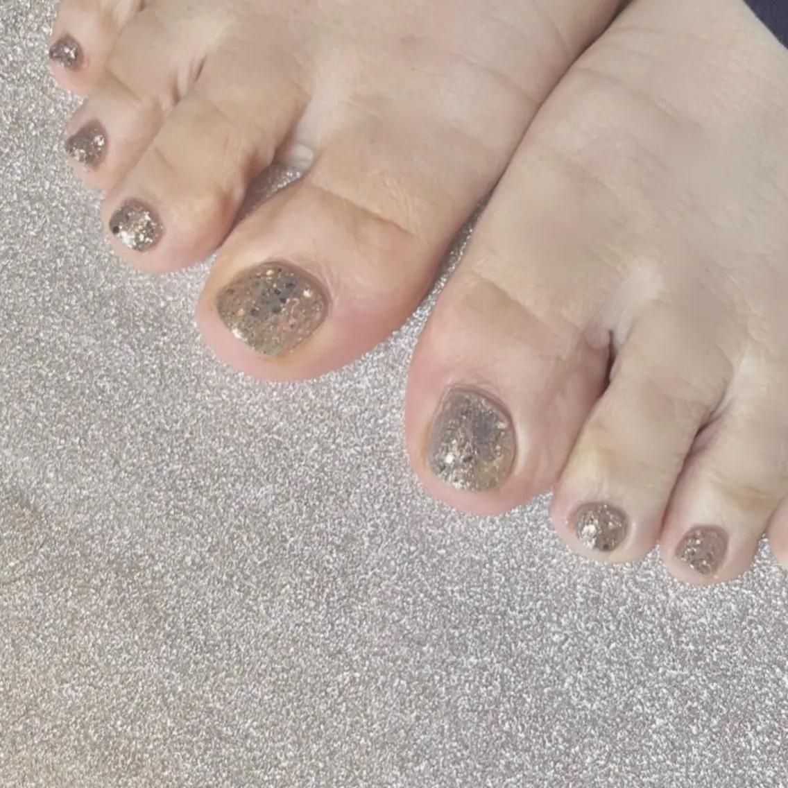 ネイル フットネイル ラメ(グリッター) ワンカラーネイル BEE NAILのネイルデザイン