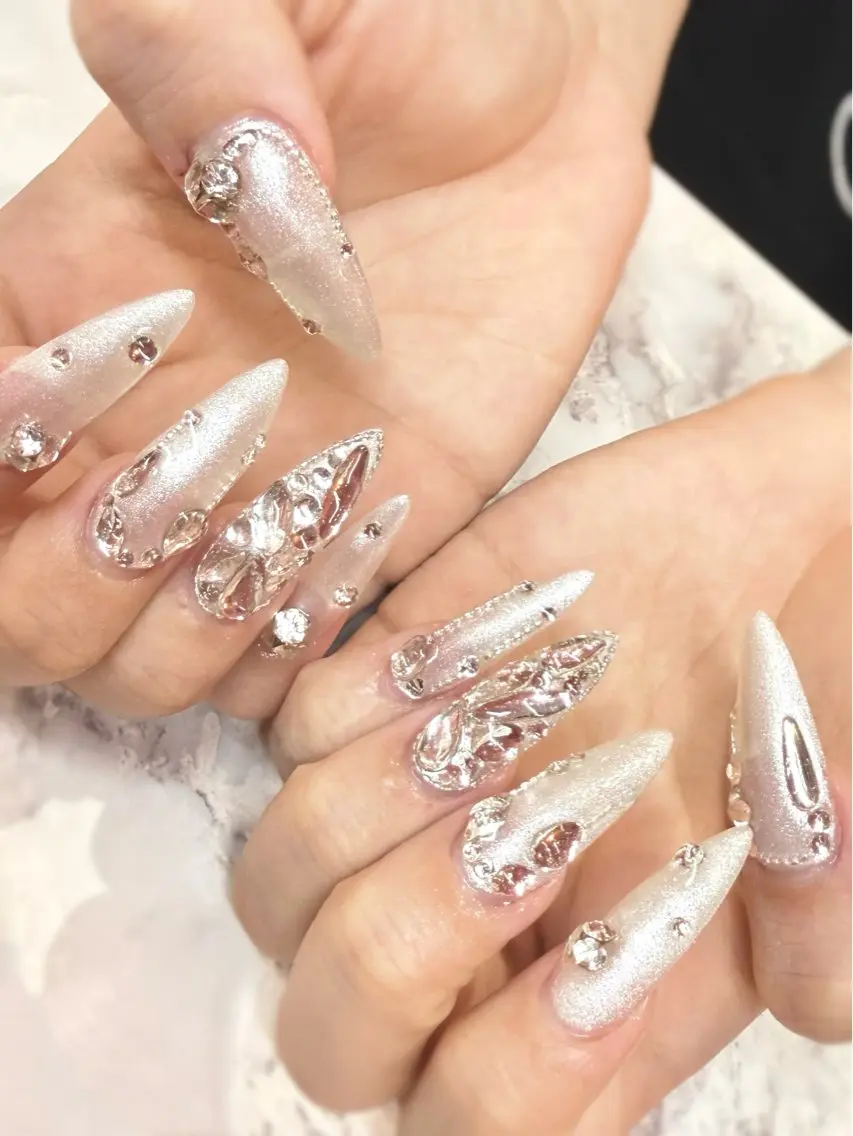 ネイル ストーンネイル ネイルチップ RitsNail 🤍 RENAのネイルデザイン