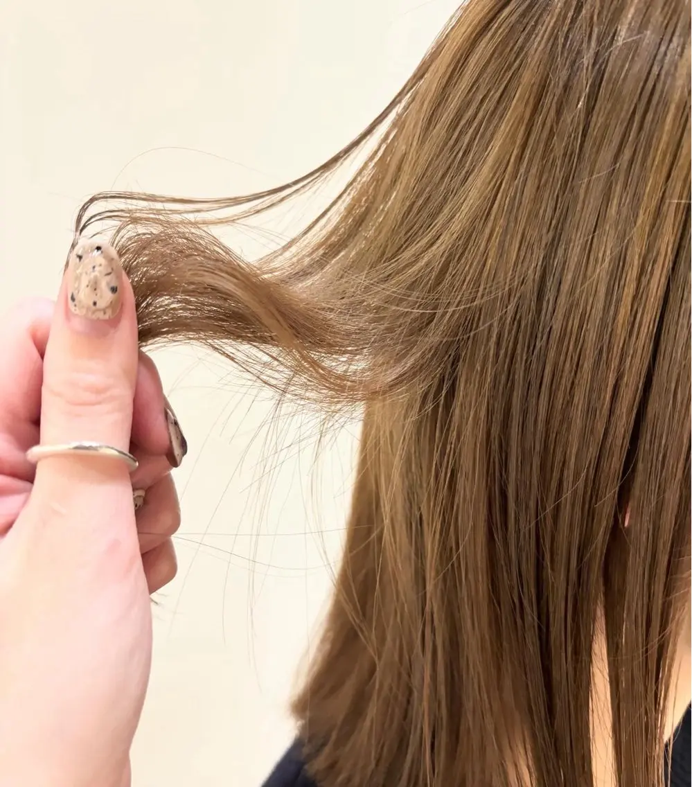 ミディアム カラー ベージュカラー ブリーチ やまもと さえのヘアスタイル