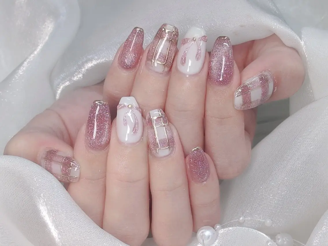 ネイル 長さ出し ジェルネイル キラキラネイル ラメ(グリッター) ニュアンスネイル Chouette Nailのネイルデザイン
