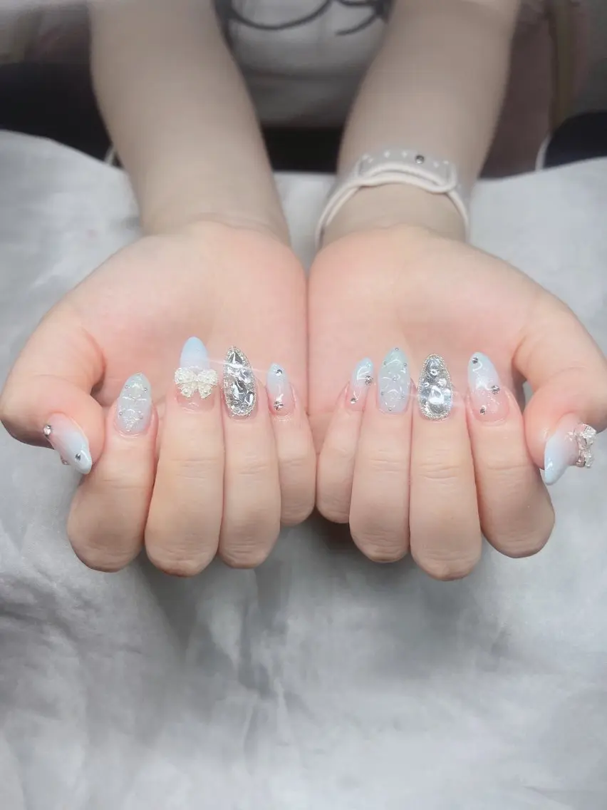 ネイル 長さ出し グラデーション キラキラネイル マグネットネイル ニュアンスネイル Lee Ainのネイルデザイン