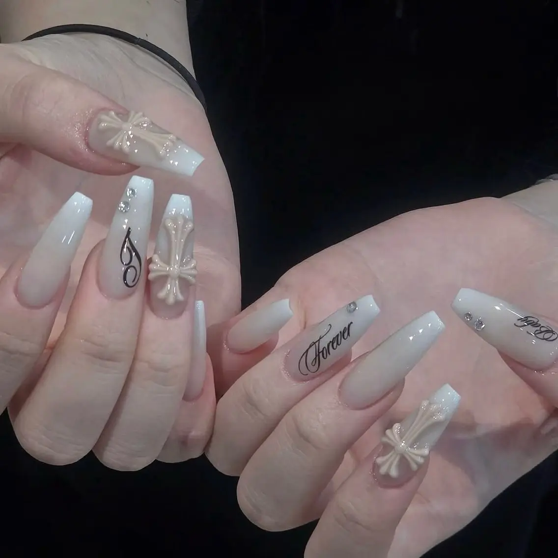 ネイル チークネイル ドット フットネイル フレンチネイル グラデーション ハンドネイル ハンドケア Nihonthy Nail 新宿のネイルデザイン