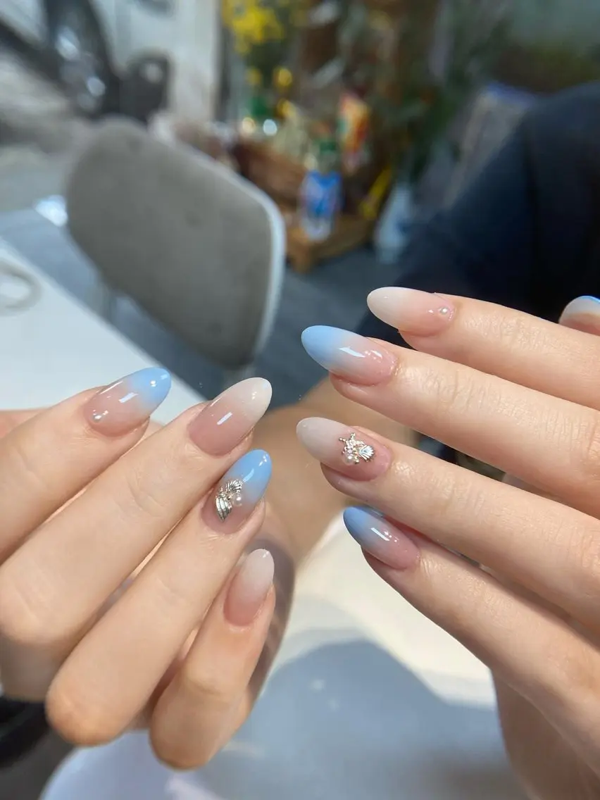 セミロング T&D NailSalonのネイルデザイン