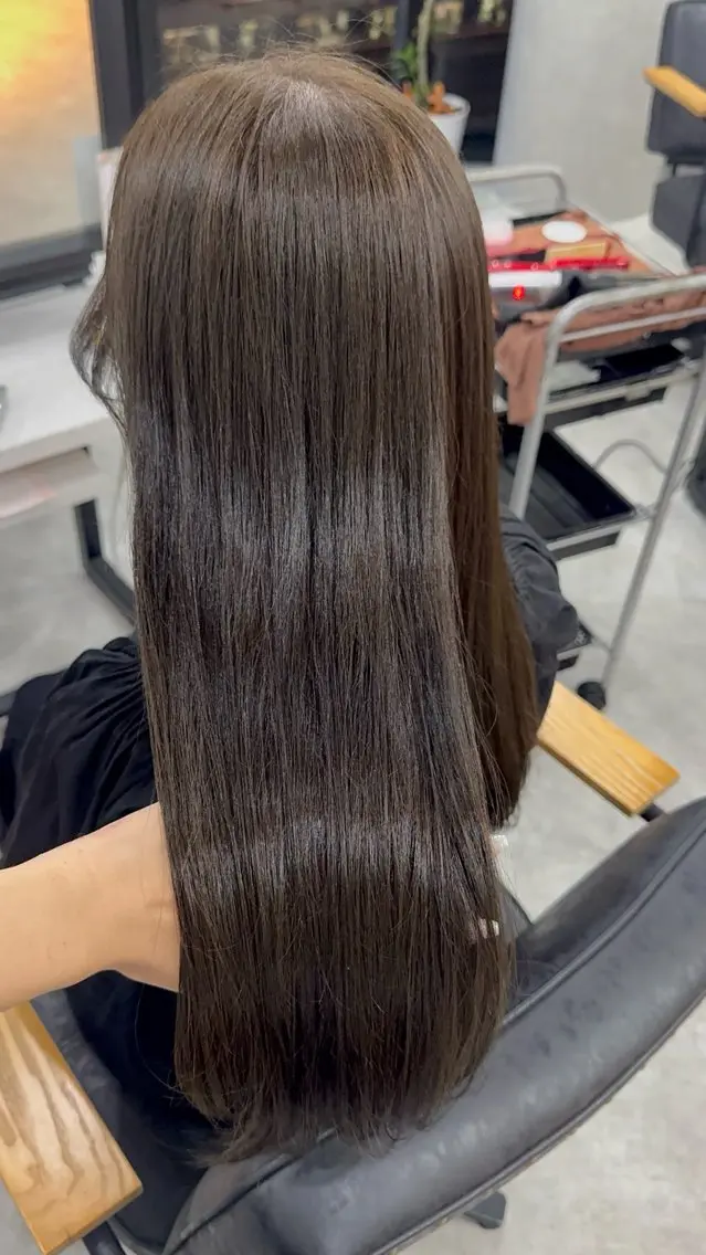 ロング カラー アッシュ アッシュブラウン ベージュカラー 黒髪 ブリーチ カット ヘアカラー トリートメント 赤み無し柔らかカラー 【梅田】madokaのヘアスタイル