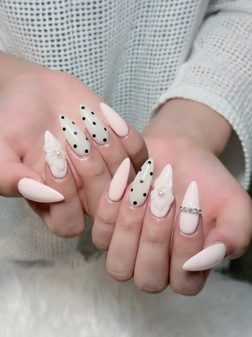 ネイル チークネイル ドット フレンチネイル グラデーション ハート ハンドネイル Julli NailStudioのネイルデザイン