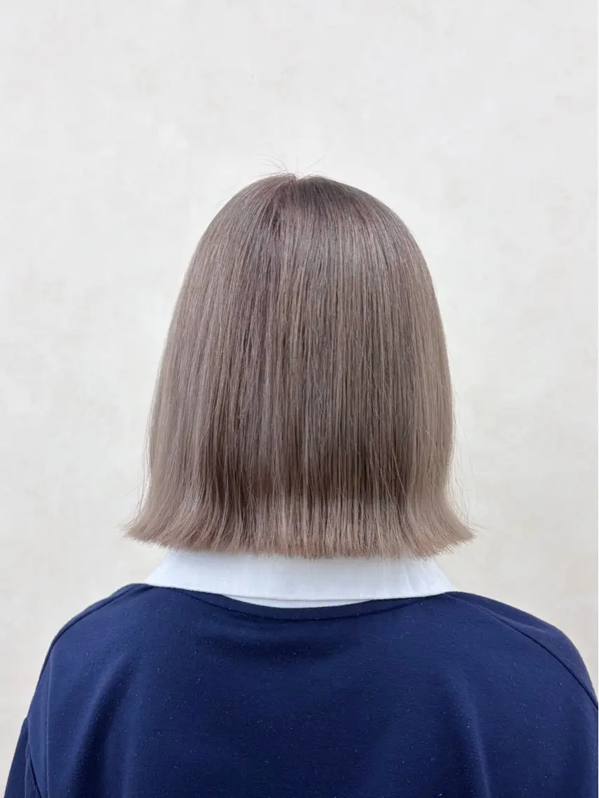 ショート カラー ベージュカラー ブリーチ ミルクティーベージュ カット ヘアカラー トリートメント 倉澤 愛理のヘアスタイル