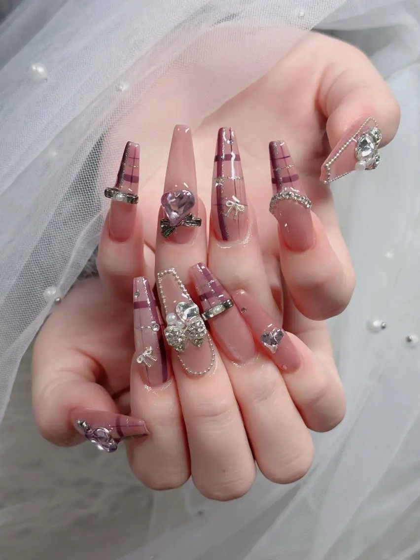 ネイル フレンチネイル ジェルネイル ガラスフレンチ ハロウィン ハート ハンドネイル H.baby Nail Salonのネイルデザイン