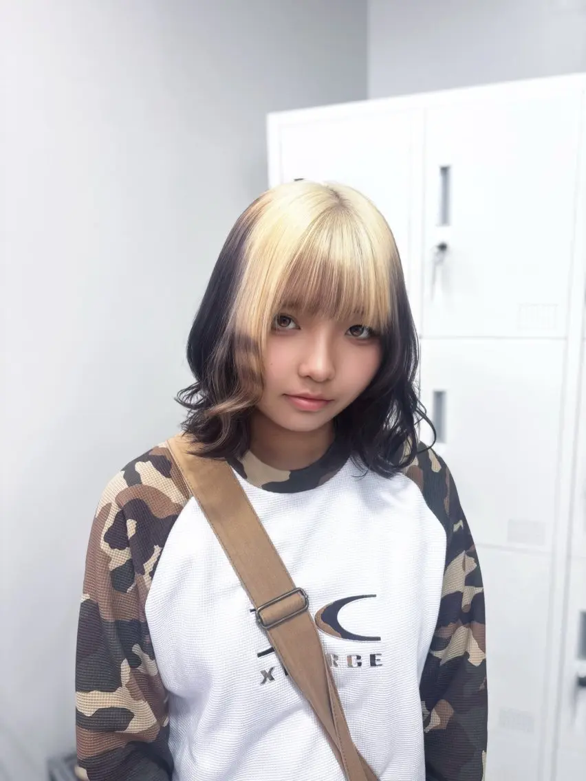 カラー 黒髪 ブロンド デザインカラー ハイトーンカラー ボブ ヘアカラー 艶カラー💞 amiのヘアスタイル