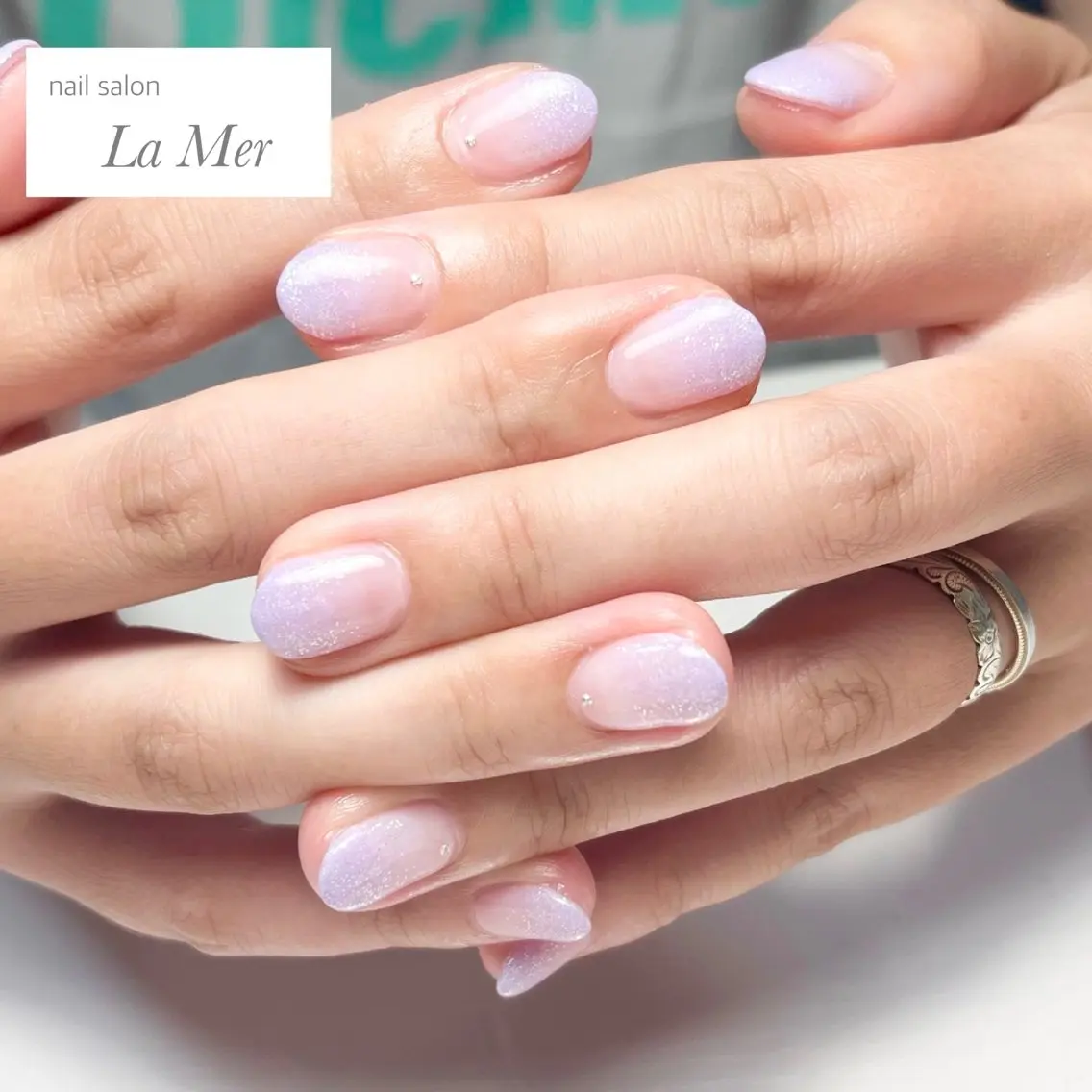 ネイル グラデーション キラキラネイル ラメ(グリッター) ラメグラデーション オフィスネイル ハンドネイル nailsalon La Merのネイルデザイン