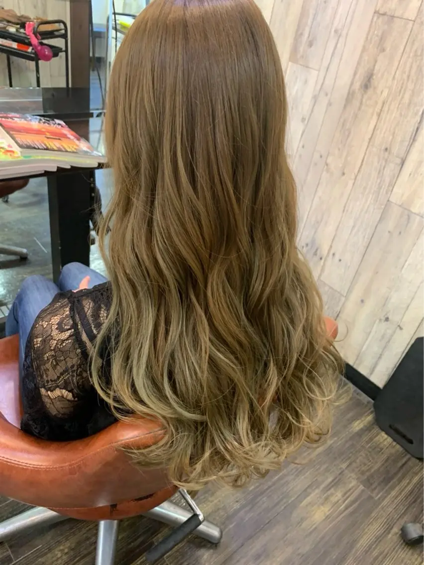 ロング ハイライト カット ヘアカラー トリートメント 美容室難民様向け 美容師/はるかのヘアスタイル
