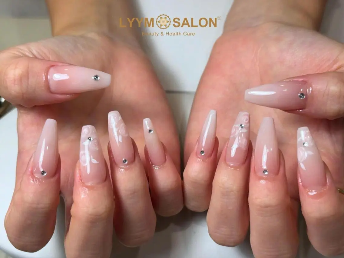 ネイル アートネイル フラワーネイル ジェルネイル ガーリー 韓国ネイル ハンドネイル LYYM Salonのネイルデザイン