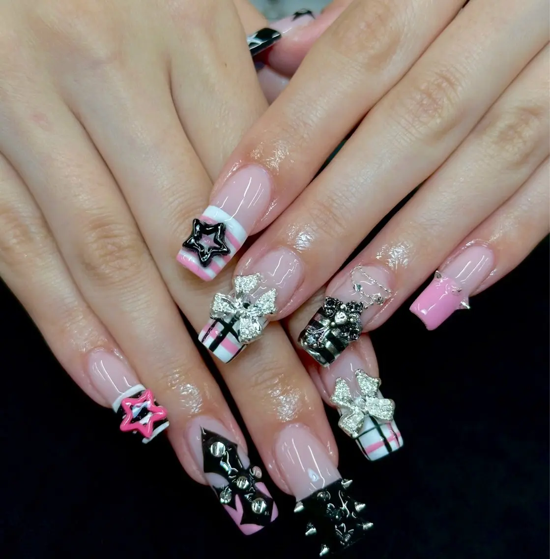 ネイル ガーリー 韓国ネイル ピンク リボン シルバー Iconic Nailのネイルデザイン