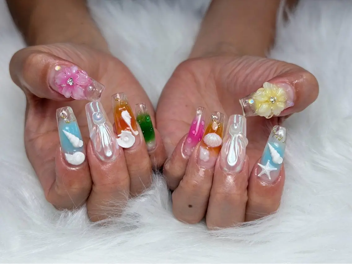 ロング トゥ ヒェンのネイルデザイン