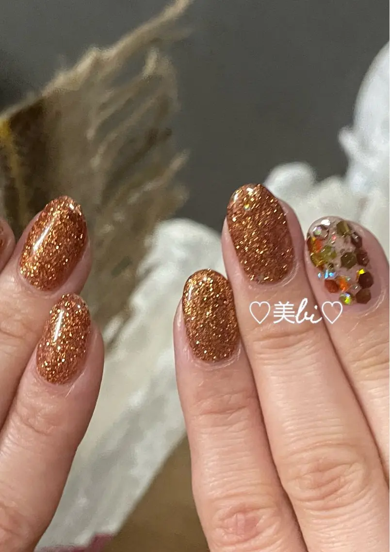 ネイル アートネイル フラッシュネイル ラメ(グリッター) シルバー 春ネイル ♡Bivi♡自爪に 優しいネイルサロンのネイルデザイン