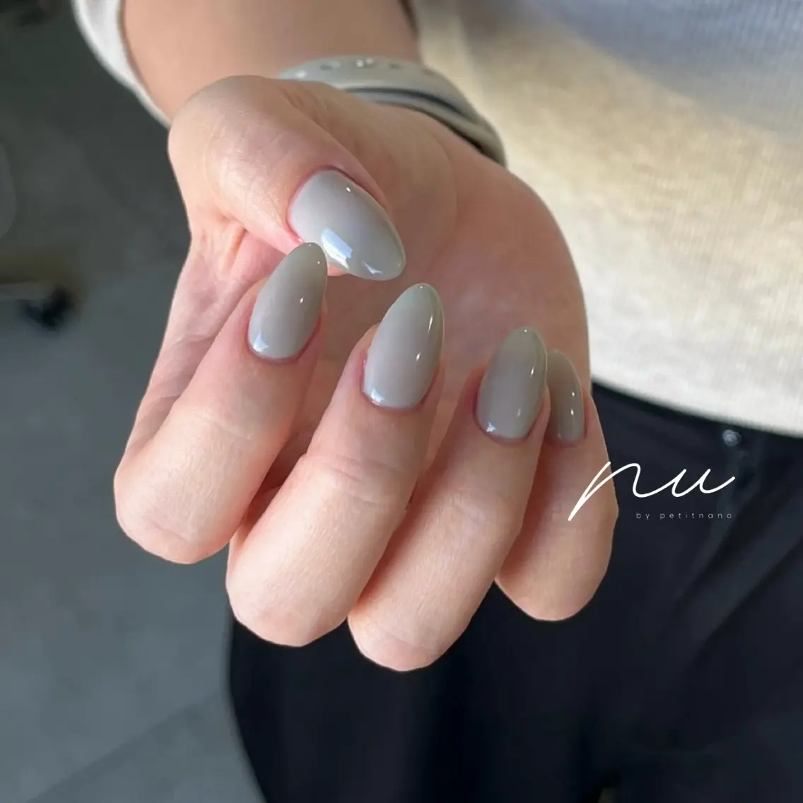 ネイル ホワイト ハンドネイル nu by petitnanoのネイルデザイン