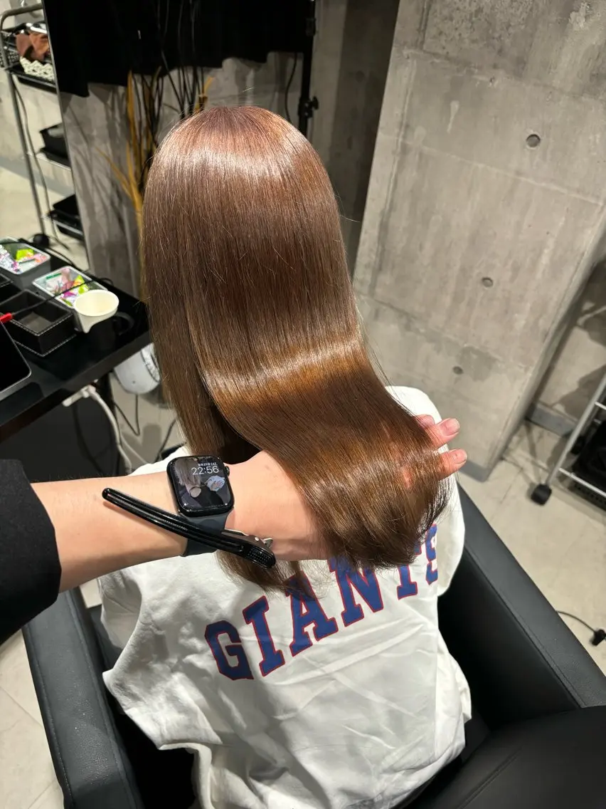 セミロング カラー グレージュ ミルクティーグレージュ カット ヘアカラー トリートメント _WHITE / KENTOのヘアスタイル