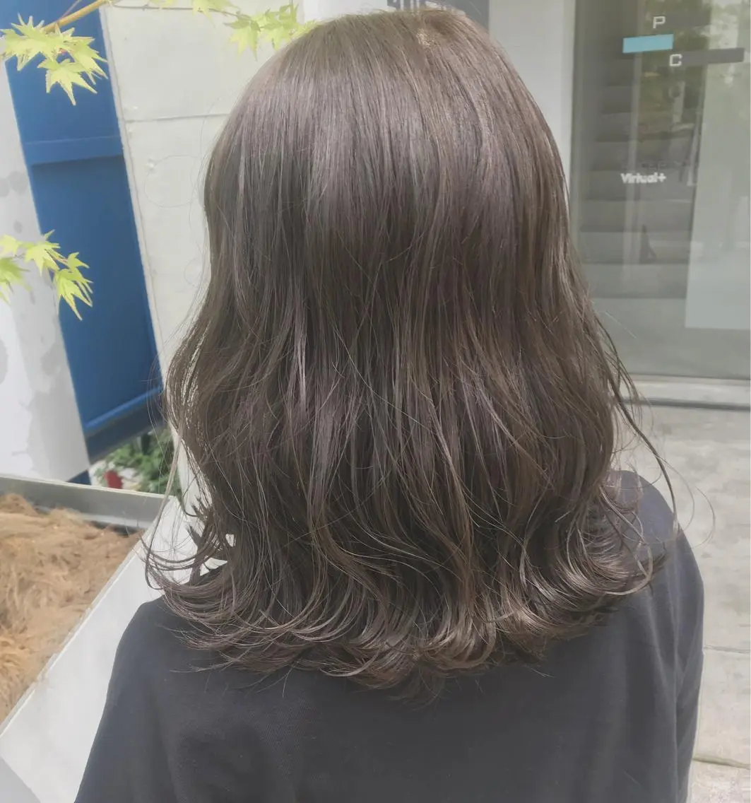 ミディアム カラー ハイトーンボブ 前田 表参道　グレージュのヘアスタイル
