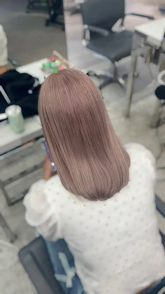 ミディアム カラー カット ヘアカラー トリートメント ヘアセット クルミ🤍推し活 🎀ピンクカラーのヘアスタイル