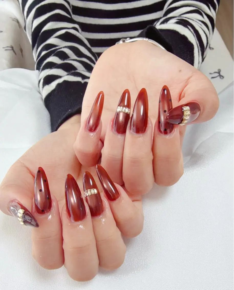 ネイル オーロラネイル チークネイル 長さ出し フットネイル フレンチネイル ハンドネイル Miss Nailのネイルデザイン