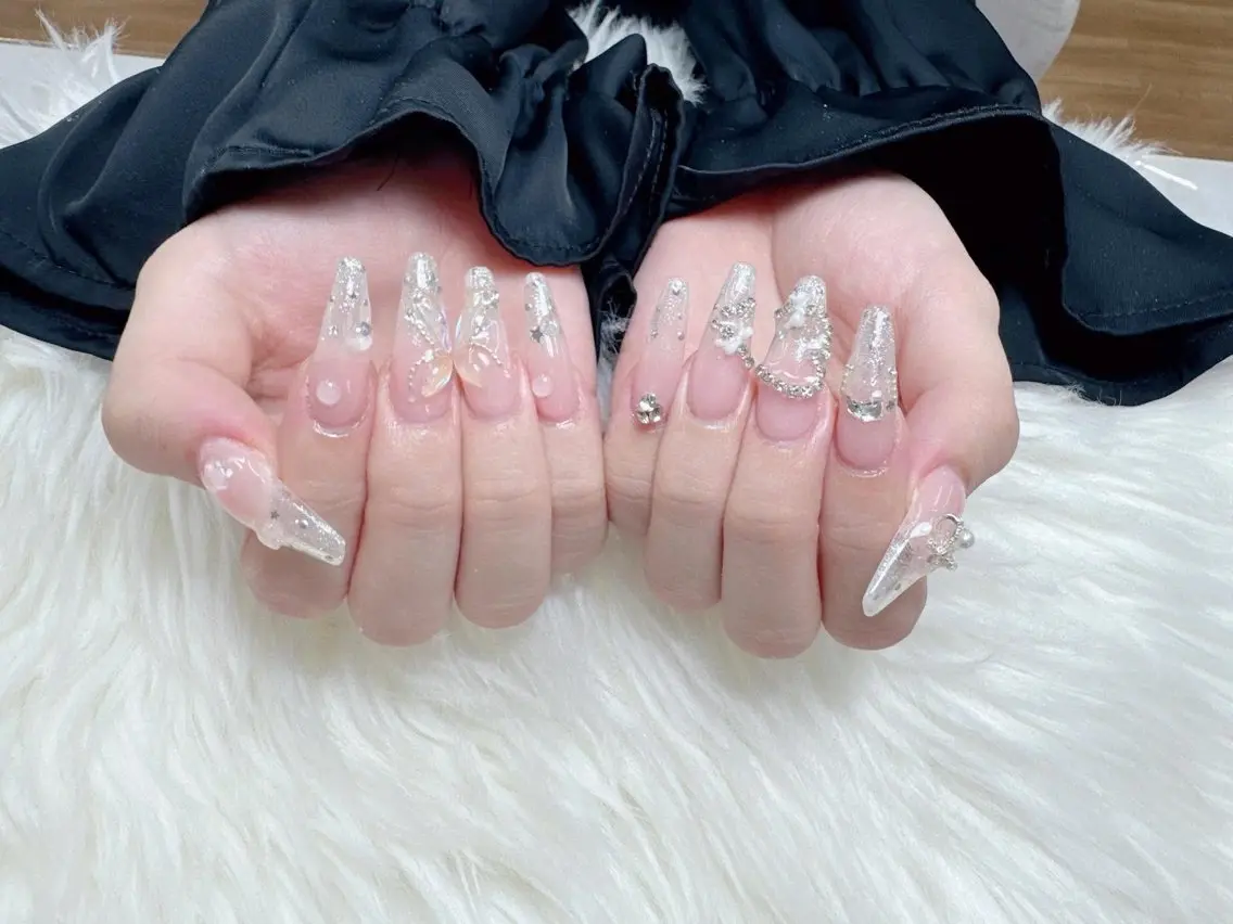 ネイル ブルー 長さ出し グラデーション キラキラネイル 韓国ネイル ハンドネイル Hana Rose Nailのネイルデザイン