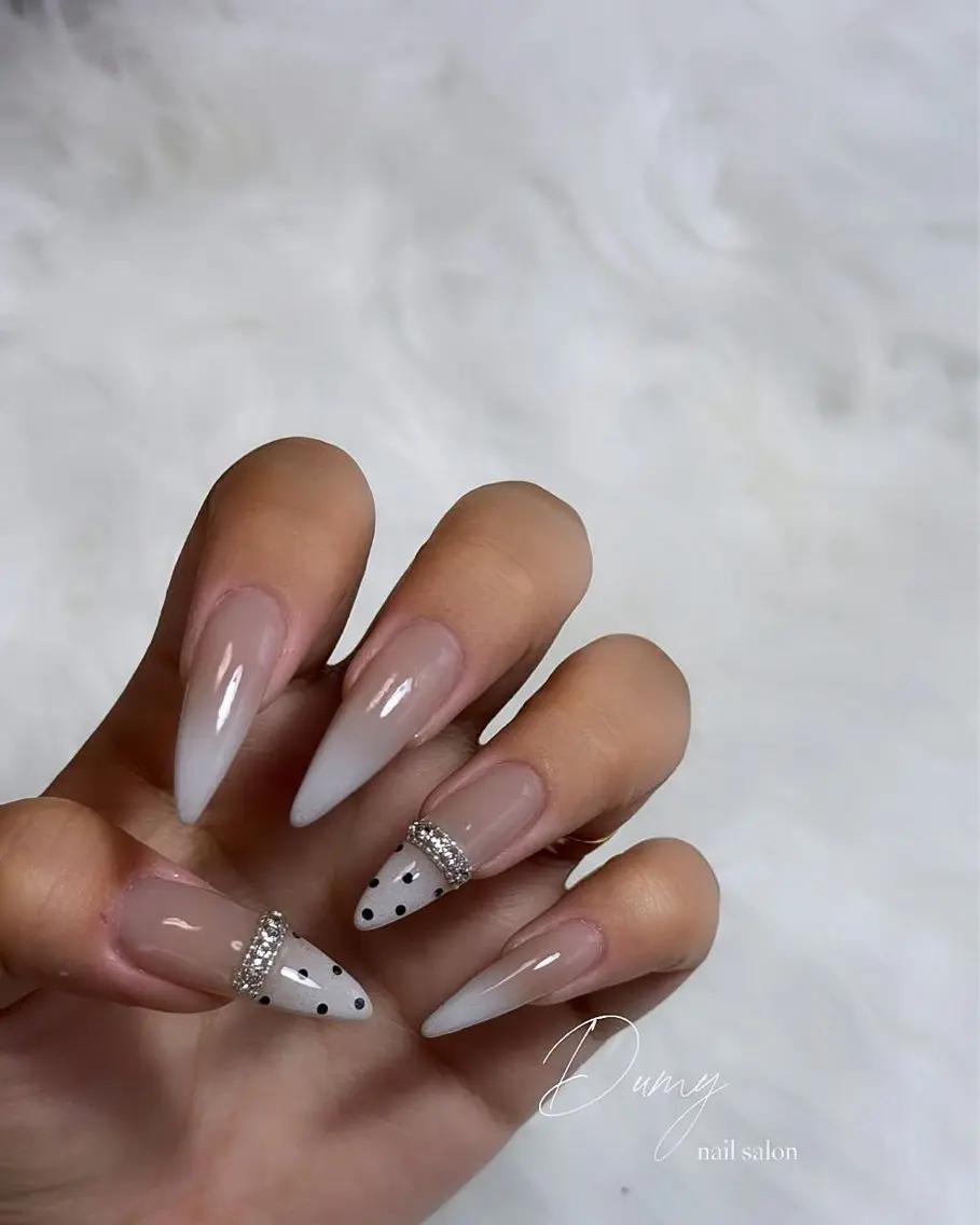 ネイル フレンチネイル キラキラネイル 韓国ネイル シンプルネイル ワンホンネイル ハンドネイル MEI Nailのネイルデザイン