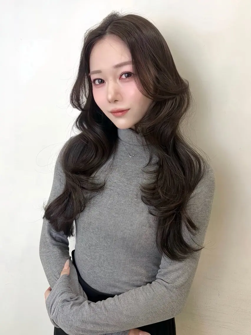 ロング レイヤーカット 'AXIS 栄 kohakuのヘアスタイル
