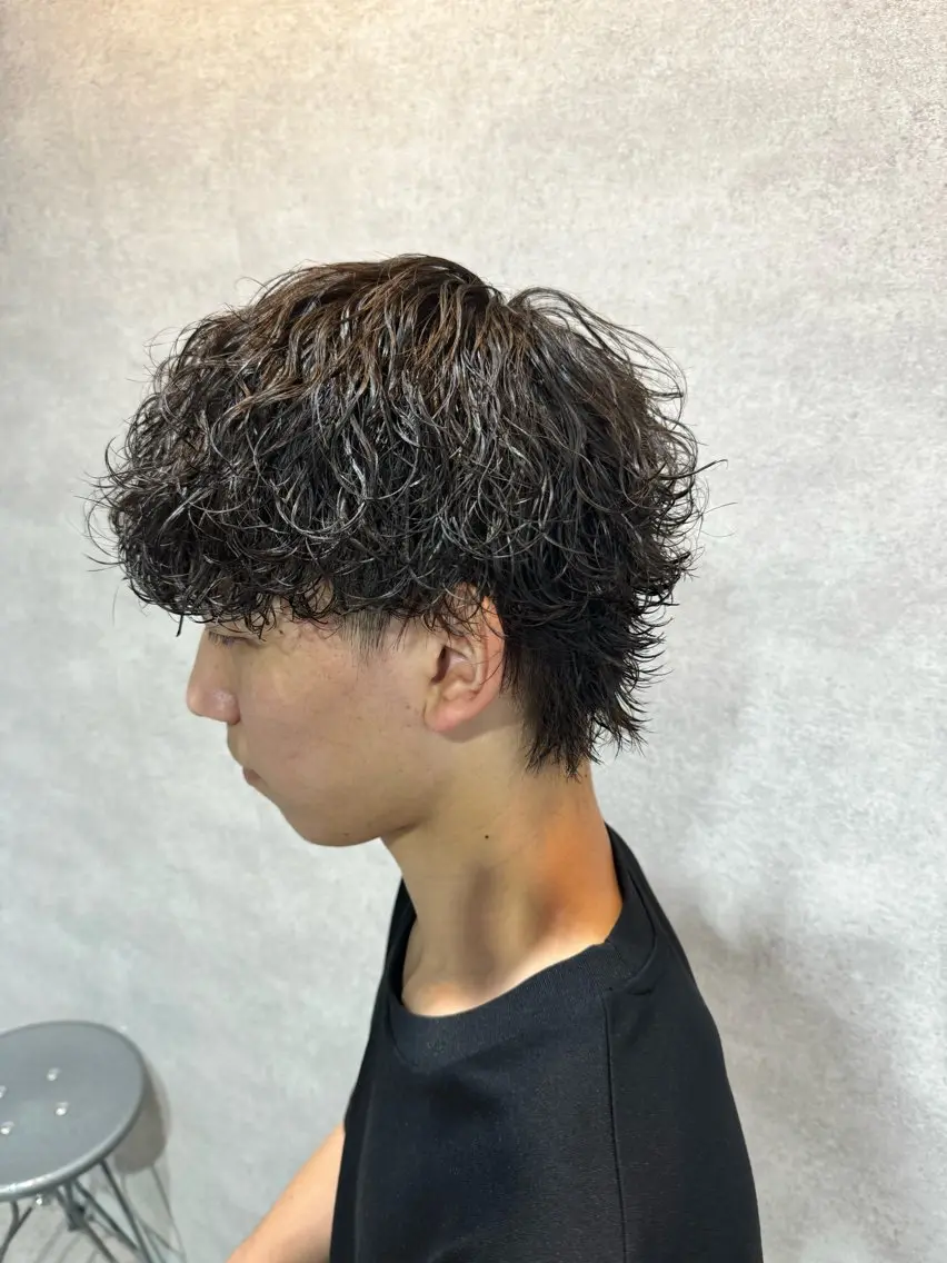 ショート カラー パーマ ヘアアレンジ メンズ センターパート メンズハイライト メンズメッシュ マッシュ メンズパーマ カット パーマ トリートメント ヘッドスパ ヘアセット 仕上がり満足度No. 1🔥BLUCK🔥のヘアスタイル
