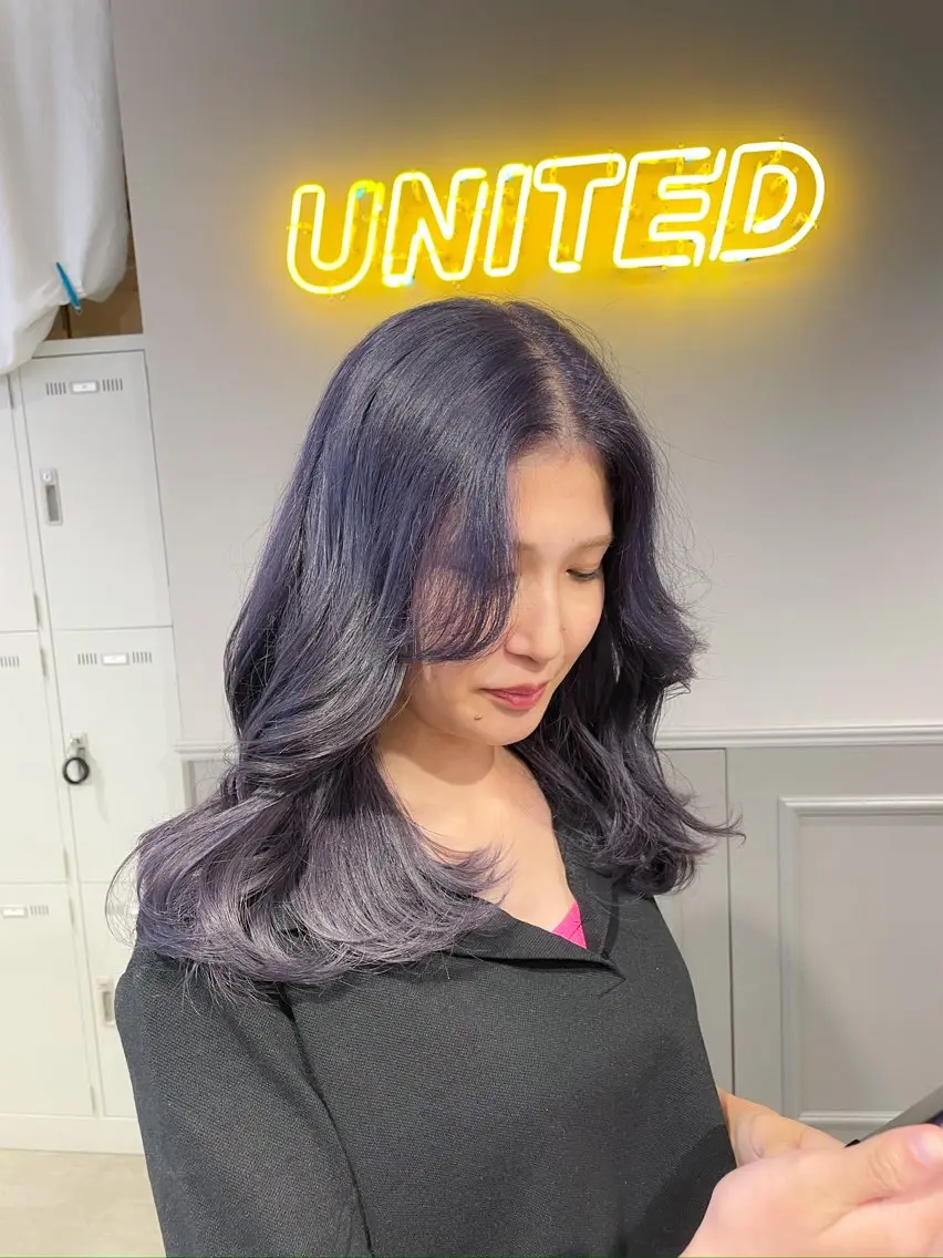 ロング カラー 抜け感レイヤー︴ ニュアンスカラーのヘアスタイル