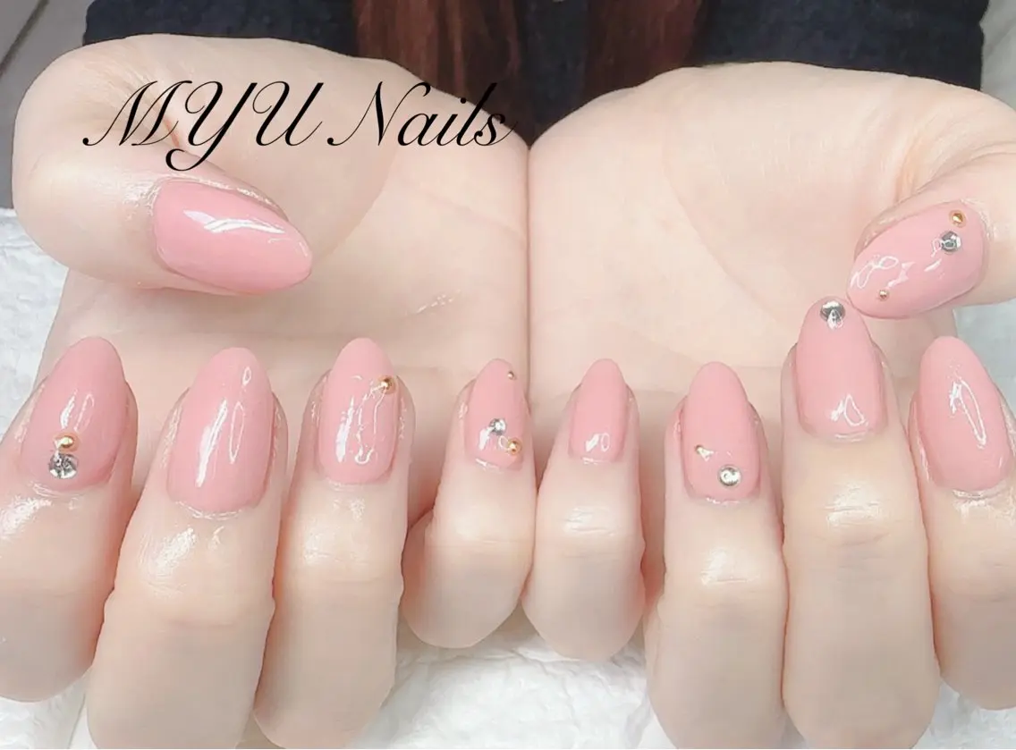 ネイル ジェルネイル 持ち込み パラジェル ストーンネイル ハンドネイル ニュアンスネイル🌈 MYU Nailsのネイルデザイン