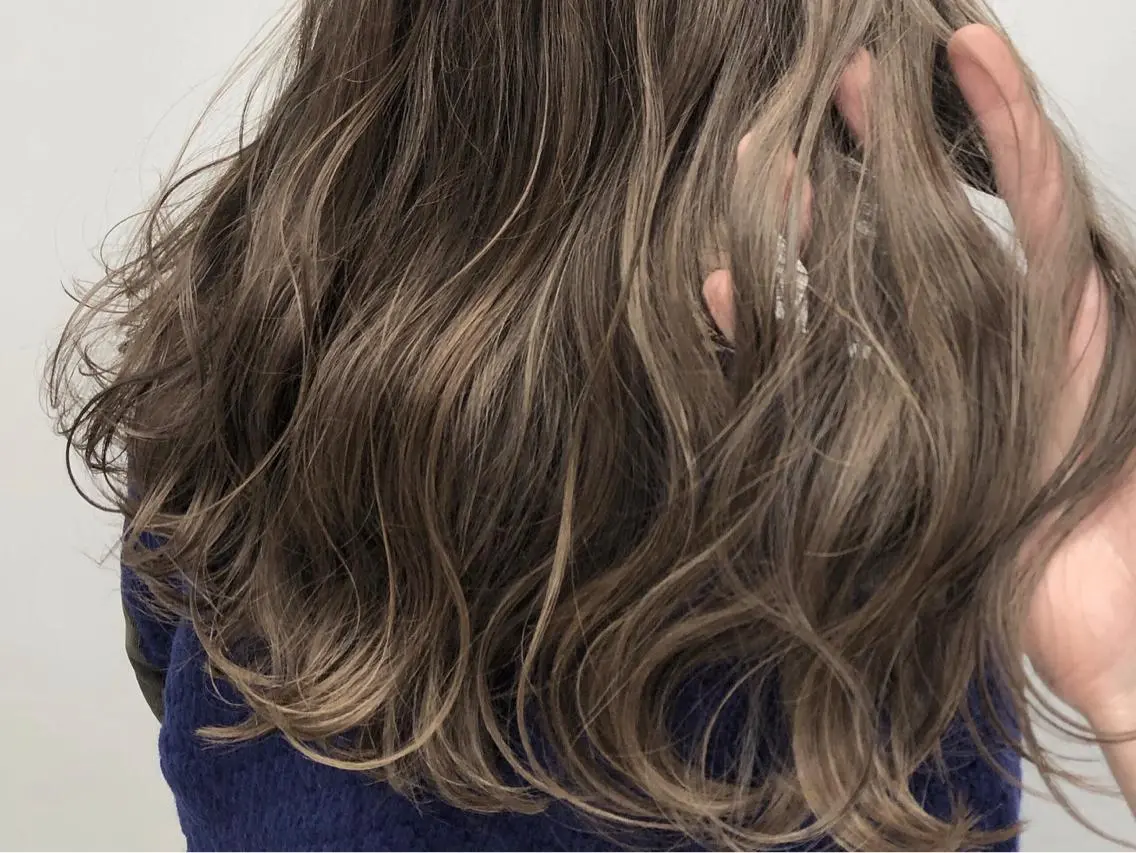 セミロング カラー パーマ ヘアアレンジ 【公式】amble luxe池袋東口🩷のヘアスタイル