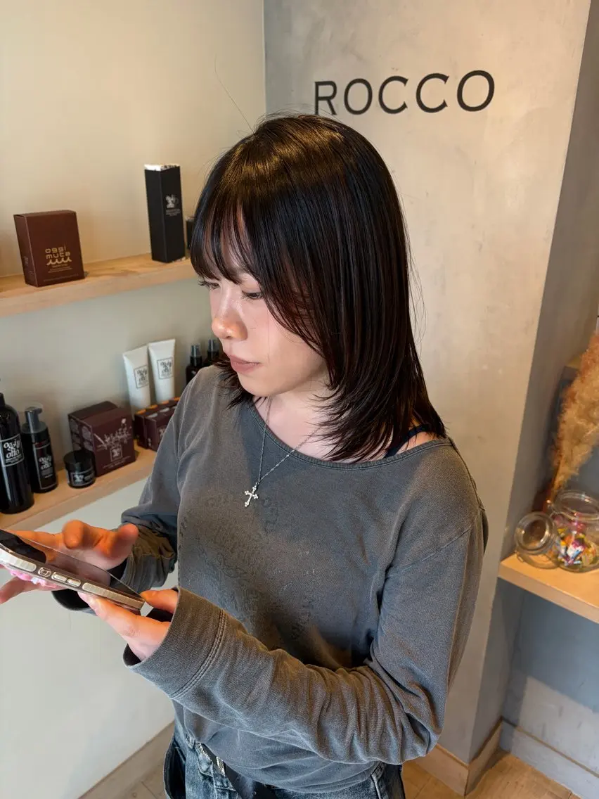 ミディアム ヘアカラー ROCCO アイナ/ レイヤー透明感カラーのヘアスタイル
