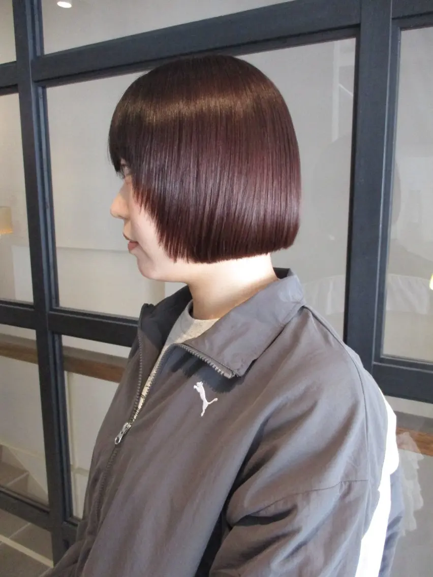 ショート カラー ボルドーカラー ボブ マツイ モモノのヘアスタイル